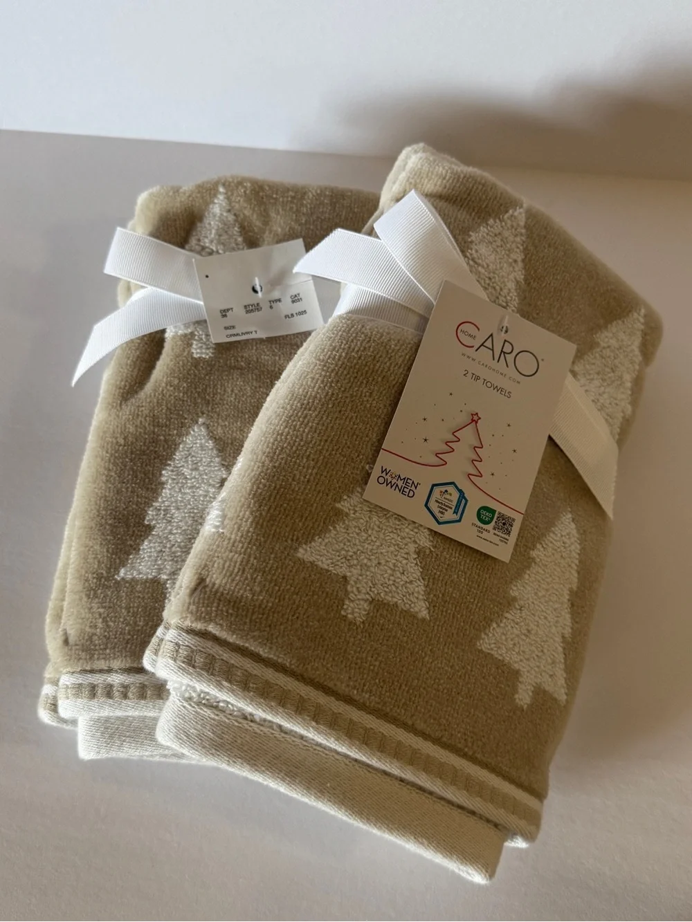 CARO hand towels 2 sets of 2 Christmas Trees NWT
